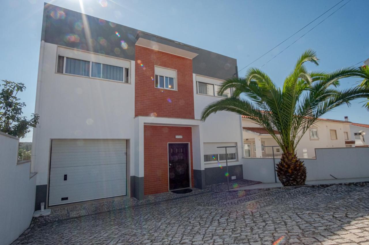 8 Rodrigues Family House - Villa With Patio Nazaré Kültér fotó