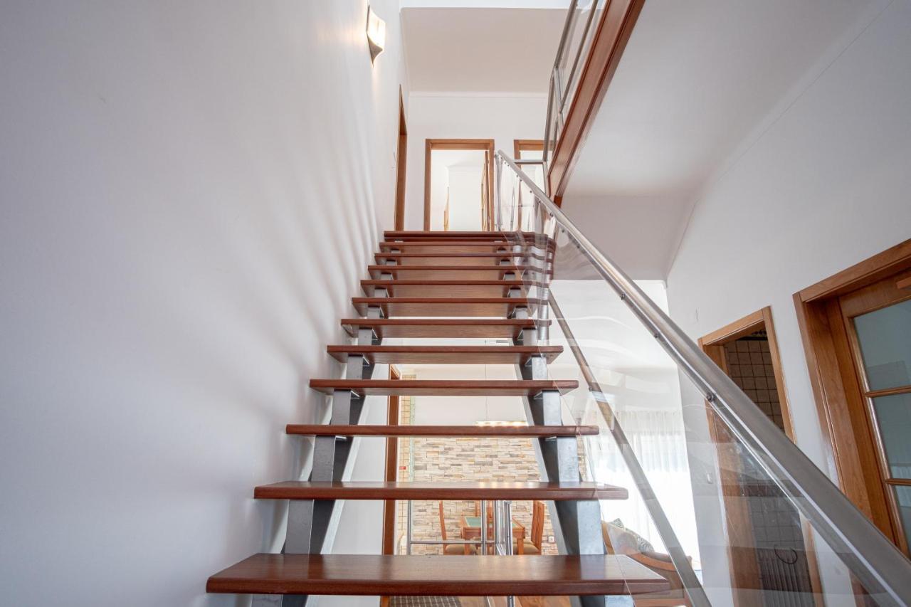 8 Rodrigues Family House - Villa With Patio Nazaré Kültér fotó